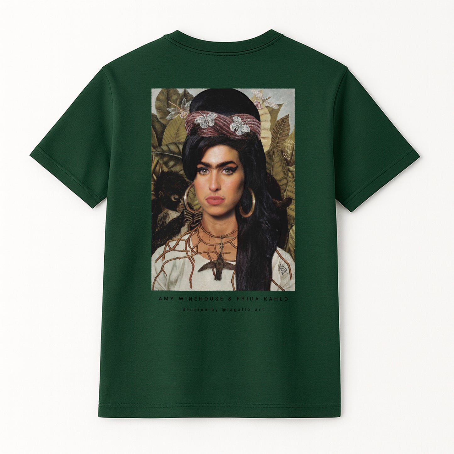amiseta orgánica unisex LA GALLO ART – diseño “Amy Kahlo” (dorso), algodón 180 g, Medium Fit, Color: Verde Botella