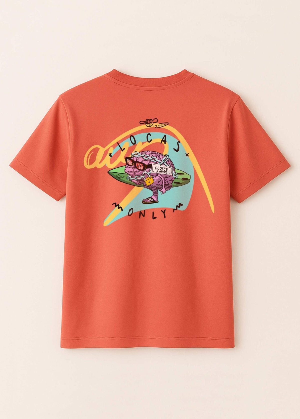 Camiseta unisex “Cerebro” color Fiesta, vista de espalda. Arte digital independiente con acabado artístico y producción responsable.