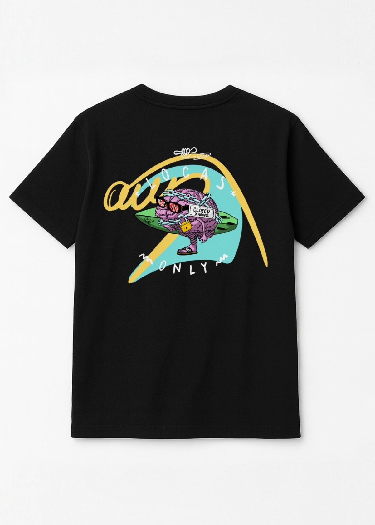 Camiseta unisex “Cerebro” color negro, vista de espalda. Arte digital independiente impreso en algodón orgánico certificado.