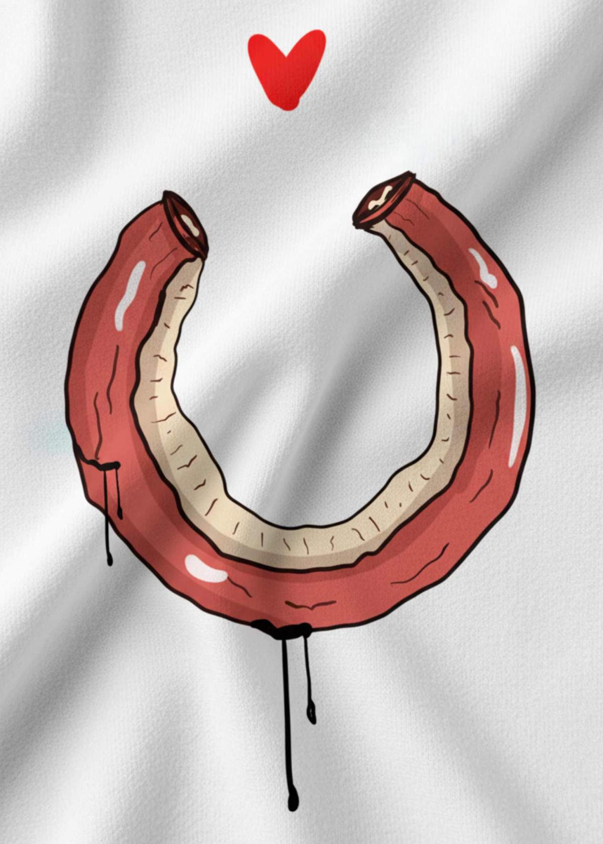 Detalle frontal del estampado “Chinchulín” en camiseta blanca de algodón ecológico. Estilo SudakaStyle con humor visual.