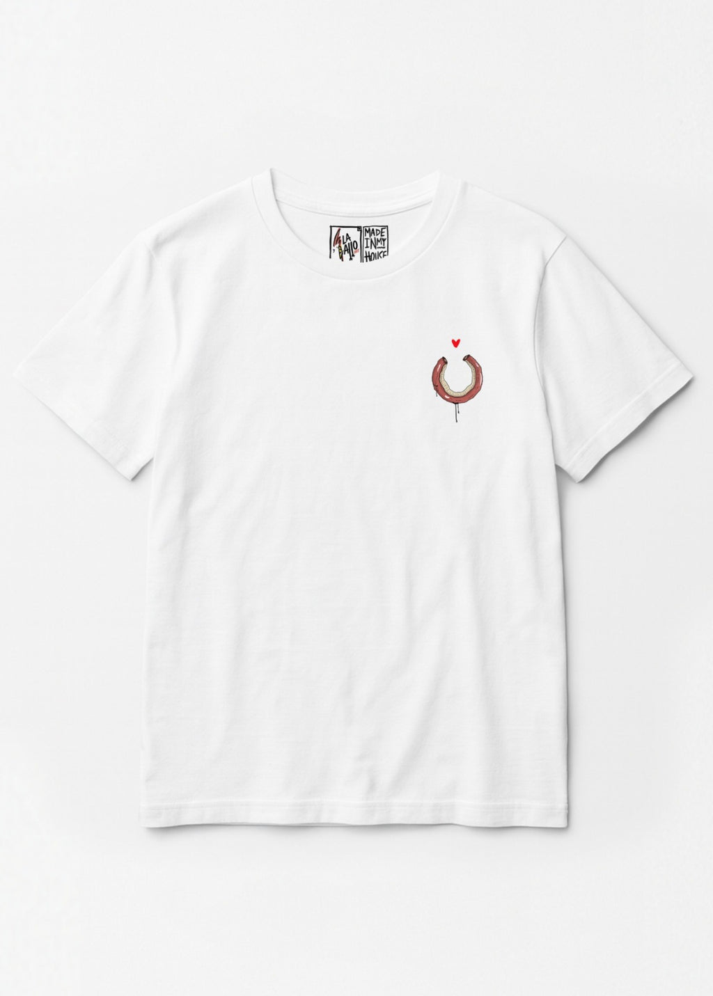 Camiseta orgánica unisex “Chinchulín” blanca, vista de frente. Diseño artístico de Carolina Gallo (LA GALLO ART) – arte digital independiente.