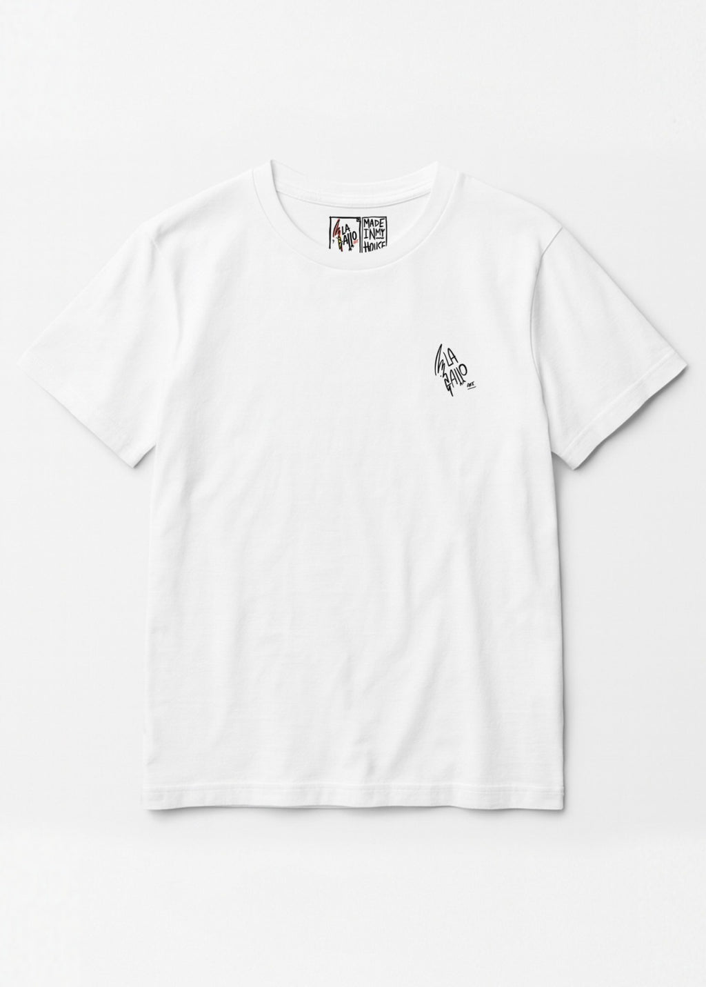 Camiseta unisex “Corazón” blanca, vista de frente. Ilustración full color en arte digital independiente LA GALLO ART.