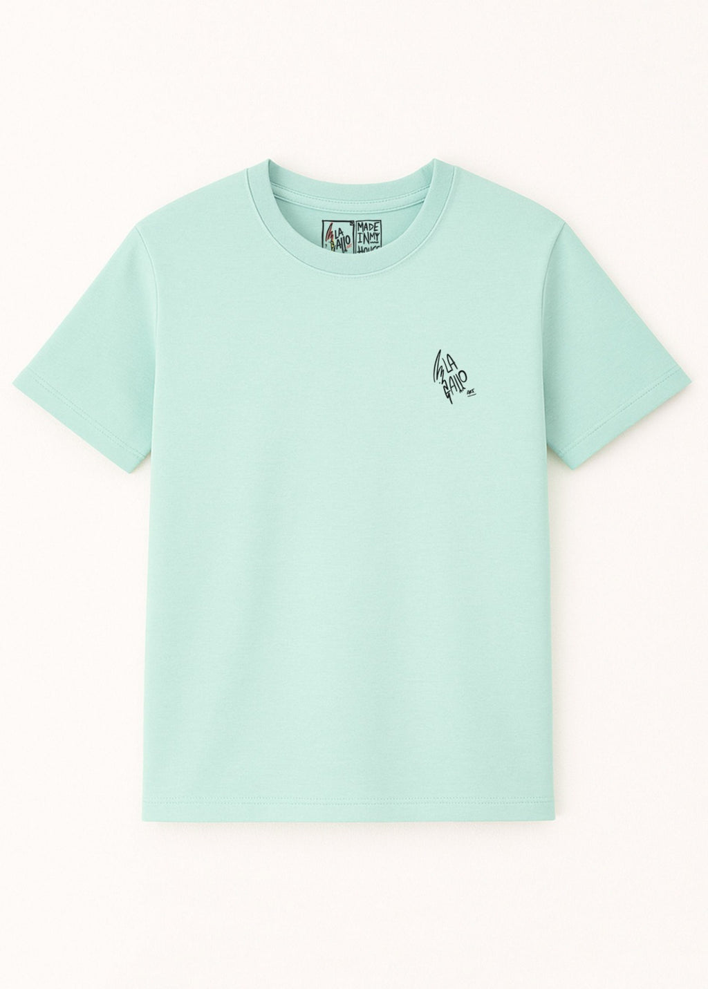 Camiseta unisex “Corazón” color Caribbean Blue, vista de frente. Arte digital independiente LA GALLO ART.