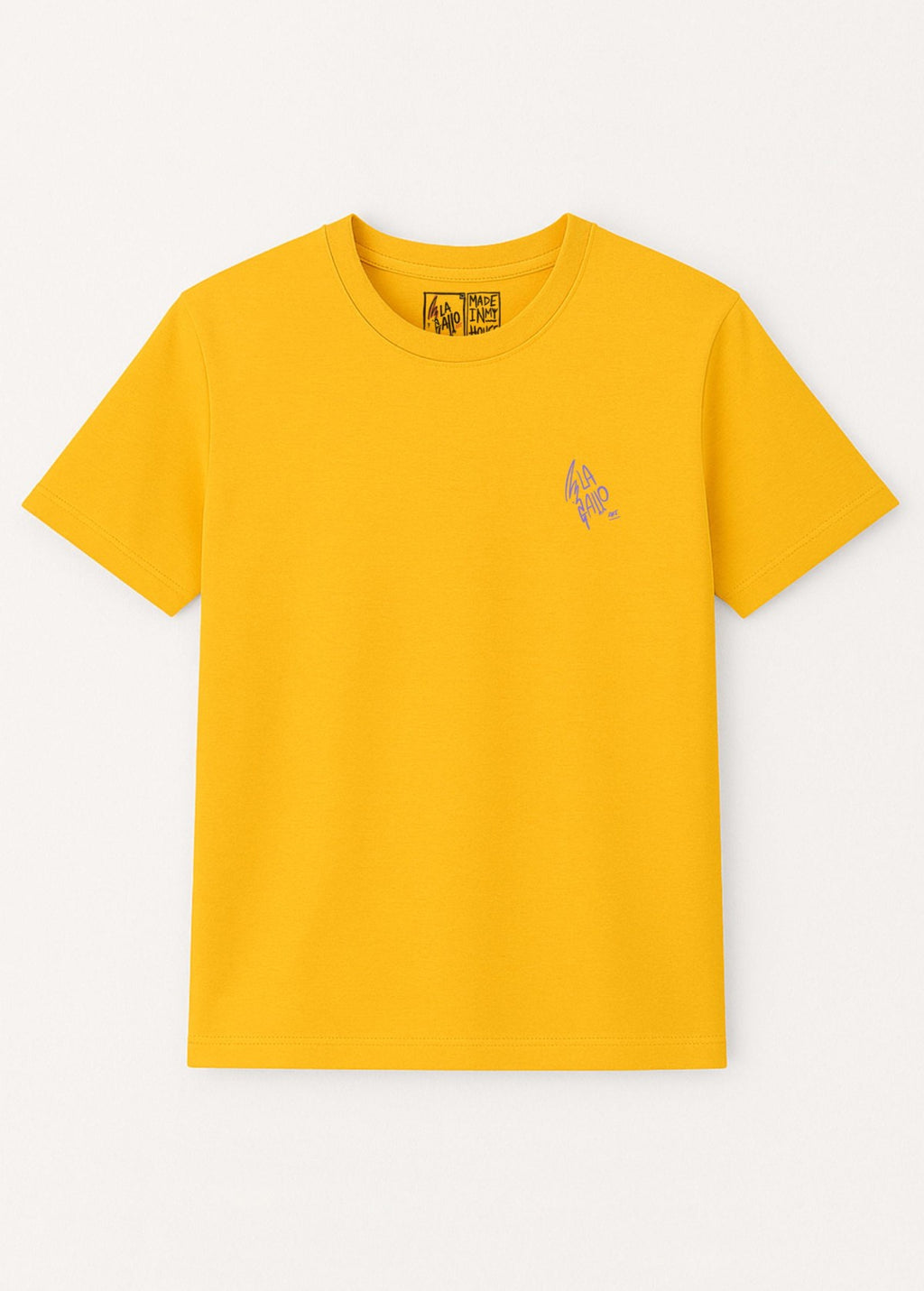 Camiseta unisex “Corazón” color Spectra Yellow, vista de frente. Diseño de arte digital independiente LA GALLO ART.
