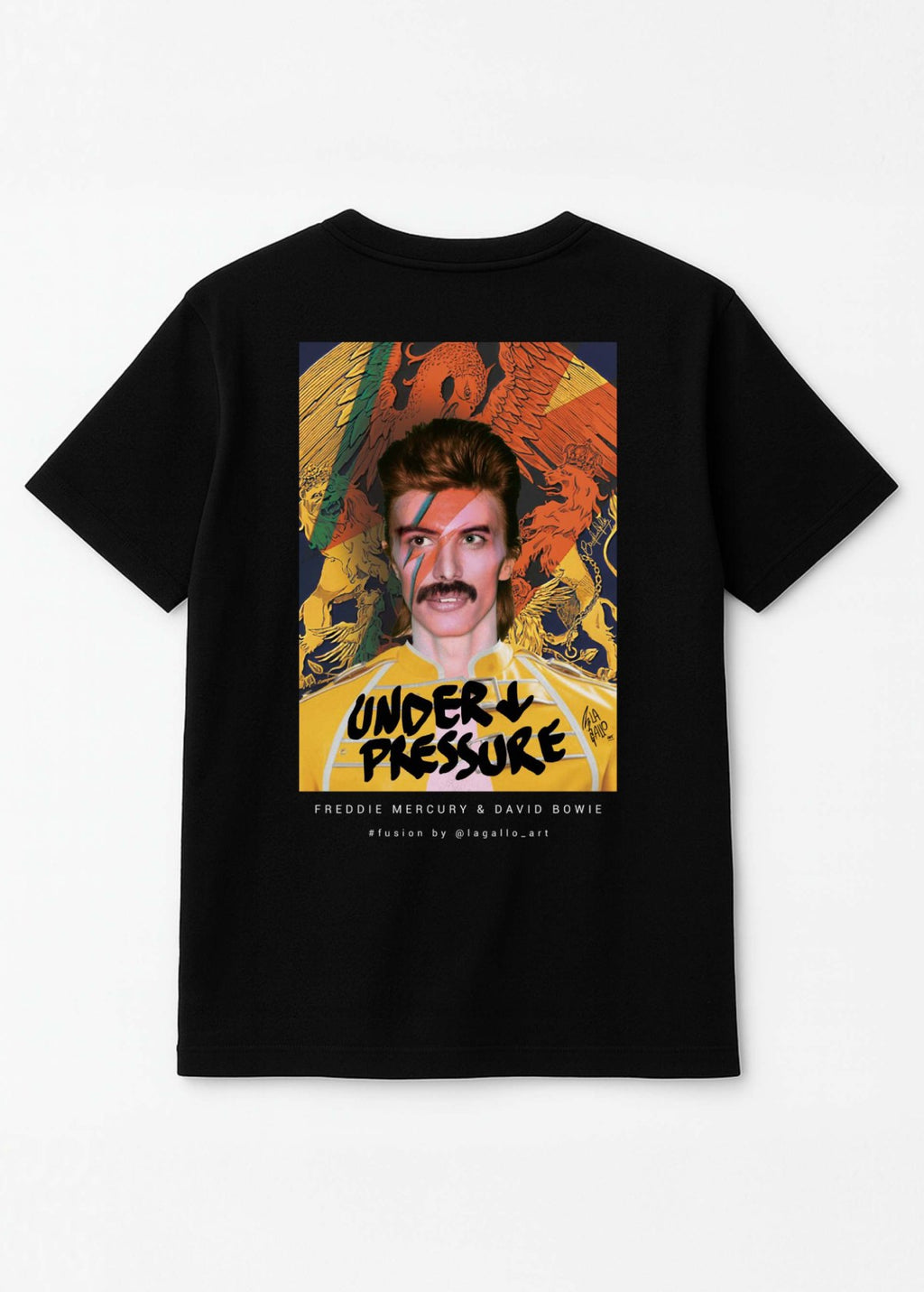 Camiseta unisex orgánica “Freddie Bowie” negra, vista de espalda. Fusión de Freddie Mercury y David Bowie en arte digital independiente LA GALLO ART.