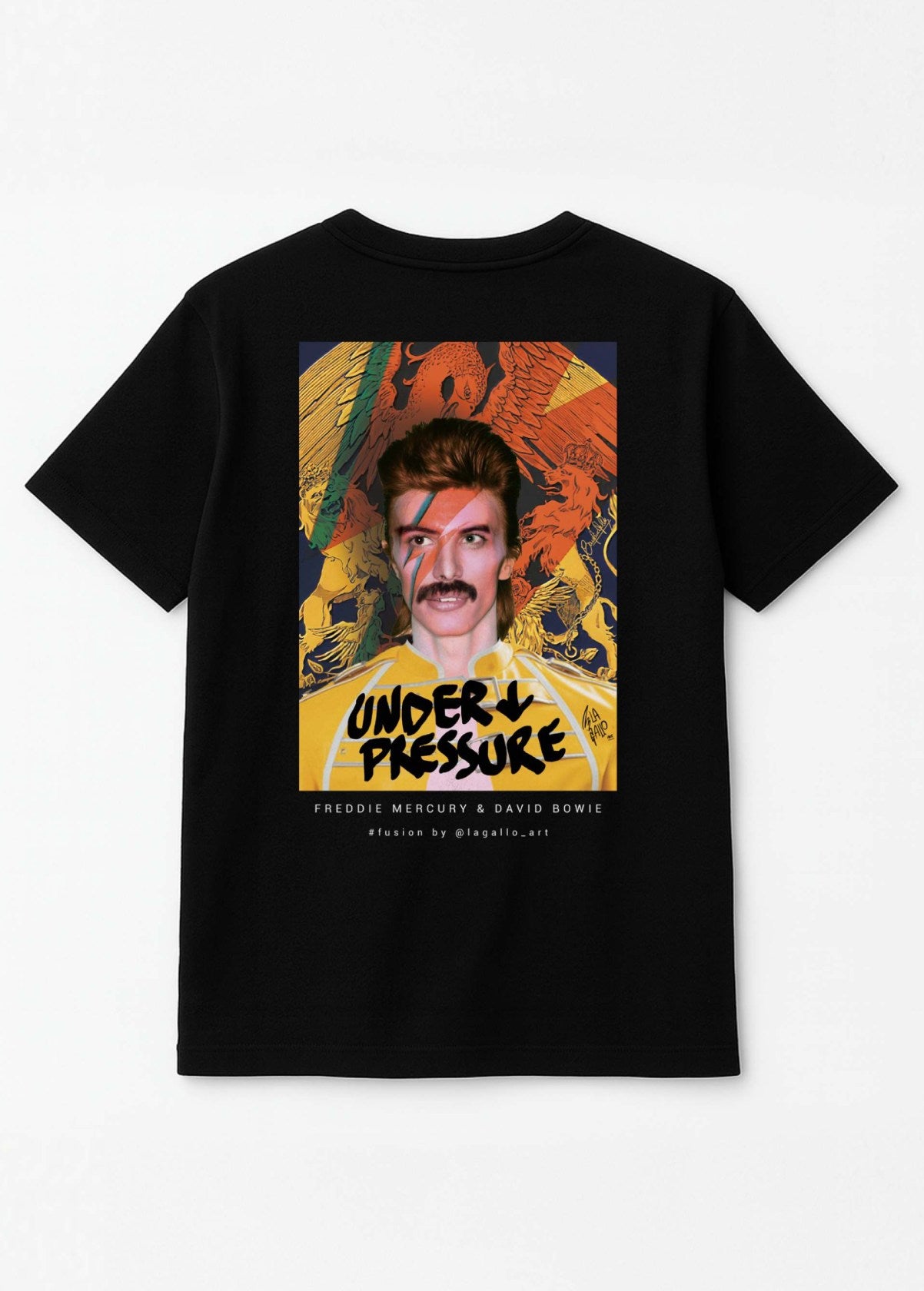 Camiseta unisex orgánica “Freddie Bowie” negra, vista de espalda. Fusión de Freddie Mercury y David Bowie en arte digital independiente LA GALLO ART.