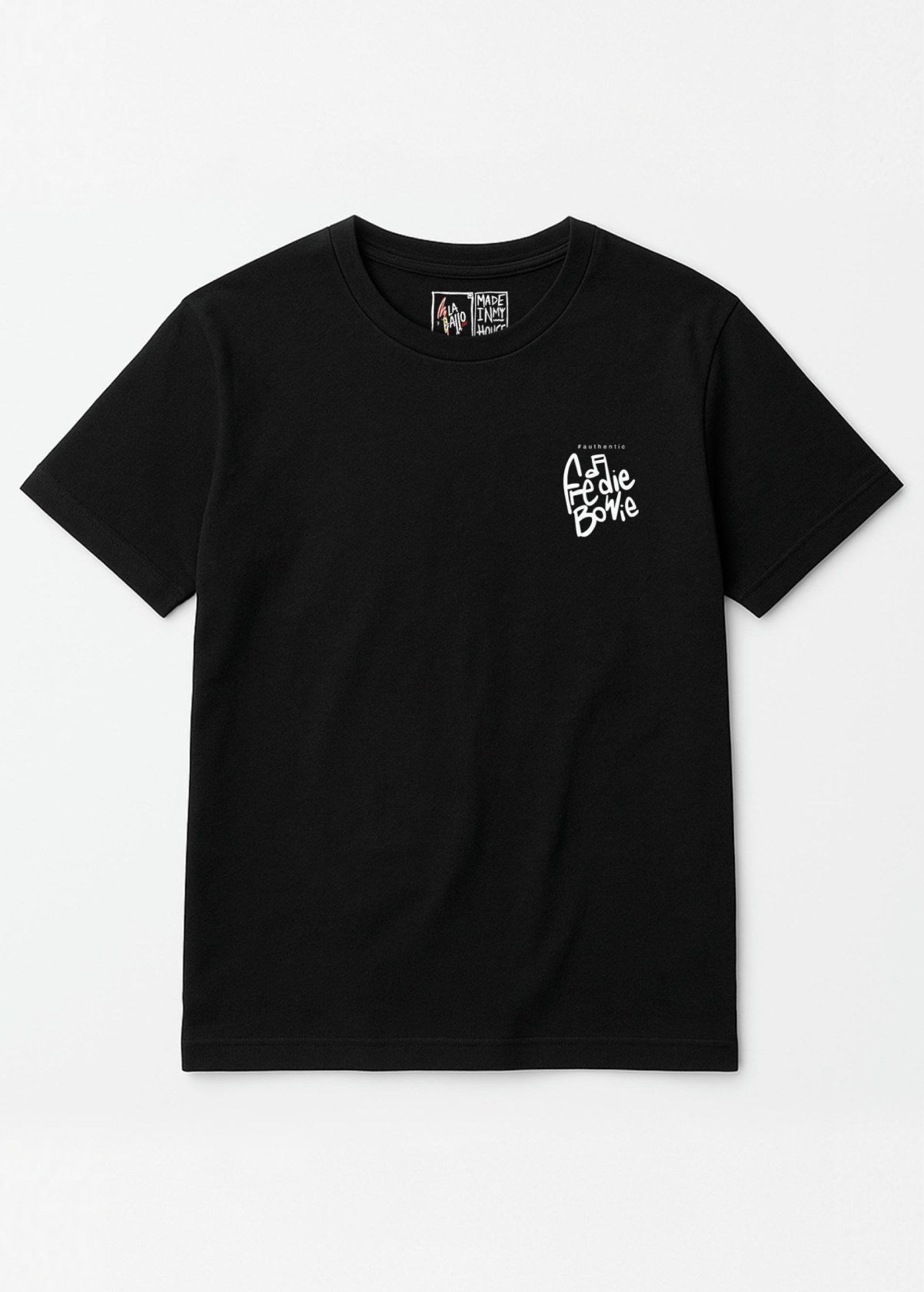 Camiseta unisex orgánica “Freddie Bowie” negra, vista de frente. Diseño de arte digital independiente LA GALLO ART.