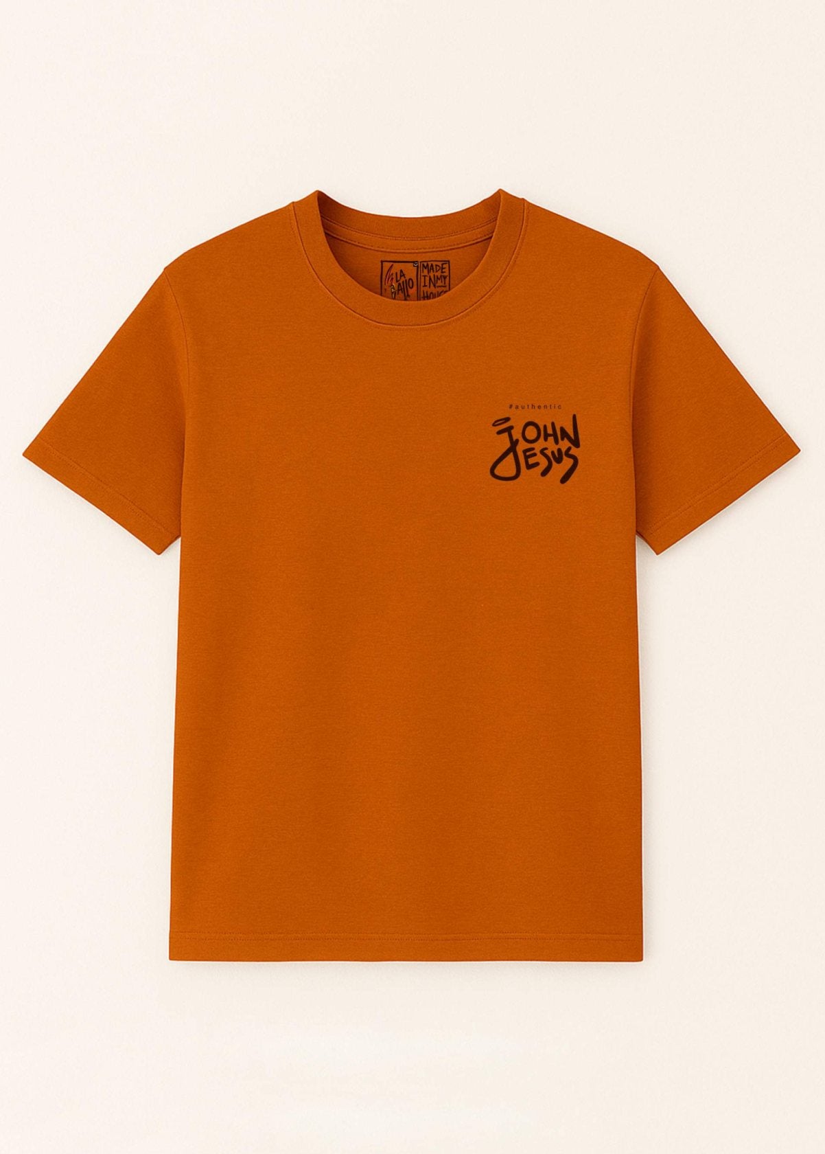 Camiseta orgánica unisex John Jesus Day Fall vista de frente – collage arte digital independiente LA GALLO ART