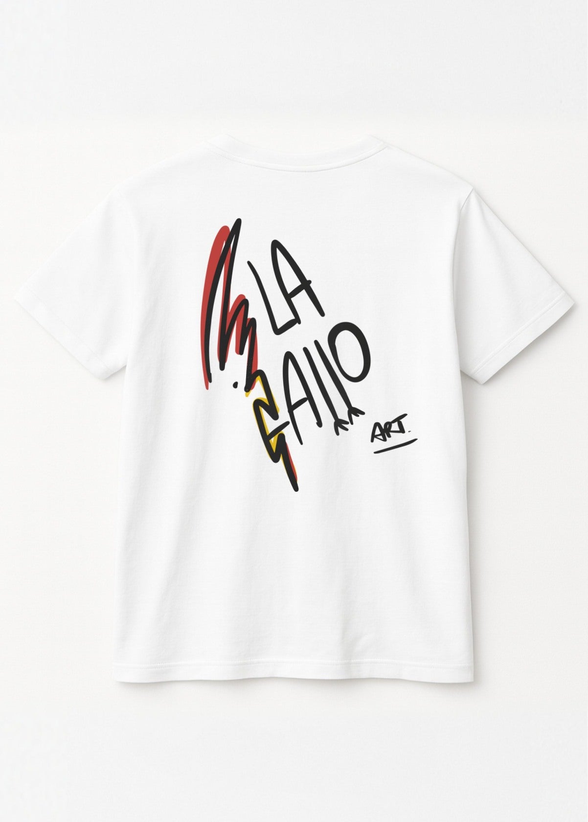 Camiseta unisex “La Gallo Art” blanca, vista de espalda. Logo artístico original de Carolina Gallo impreso en algodón orgánico.