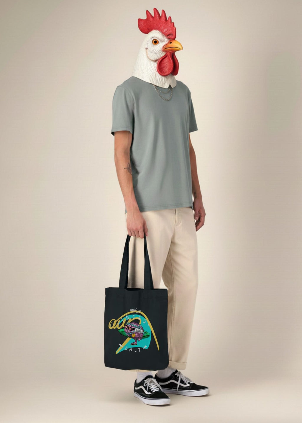 Hombre con bolso ecológico unisex “Cerebro” de LA GALLO ART en uso – arte digital independiente con actitud.