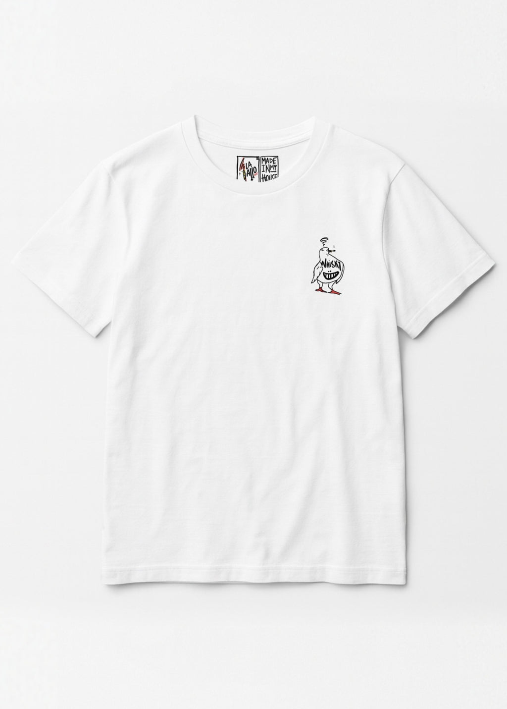 Camiseta unisex “Whisky” blanca, vista de frente. Diseño artístico de LA GALLO ART impreso sobre algodón orgánico.