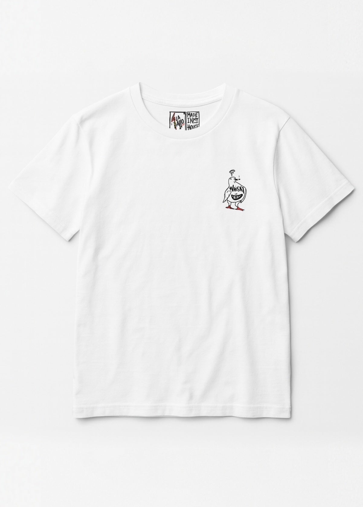 Camiseta unisex “Whisky” blanca, vista de frente. Diseño artístico de LA GALLO ART impreso sobre algodón orgánico.
