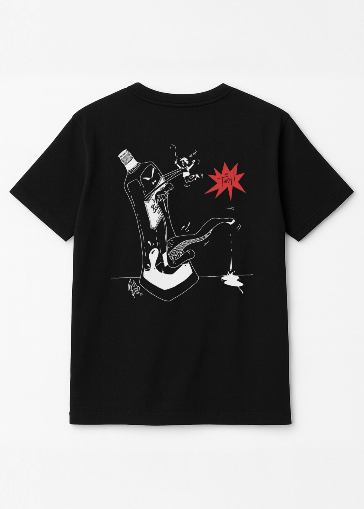 Camiseta unisex “Whisky” negra, vista de espalda. Arte digital independiente de Carolina Gallo impreso en algodón orgánico.