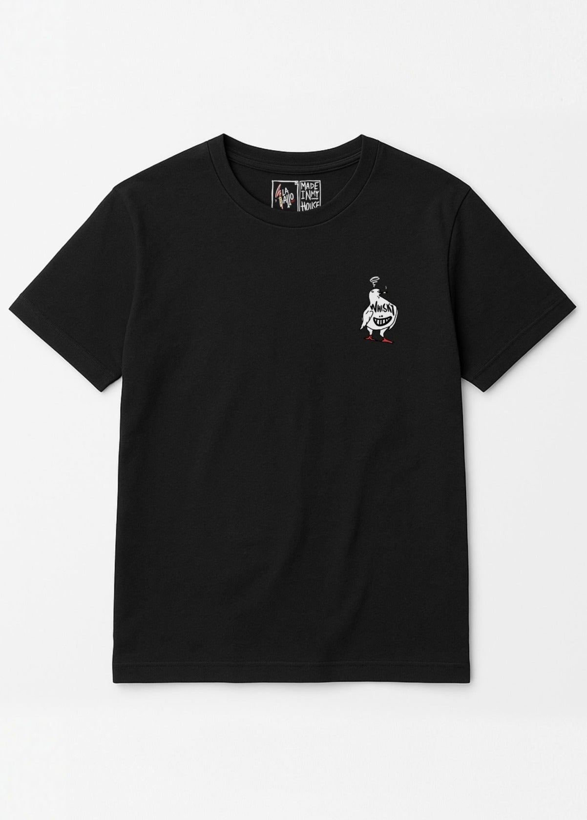 Camiseta unisex “Whisky” negra, vista de frente. Ilustración de LA GALLO ART en arte digital impresa sobre algodón ecológico.